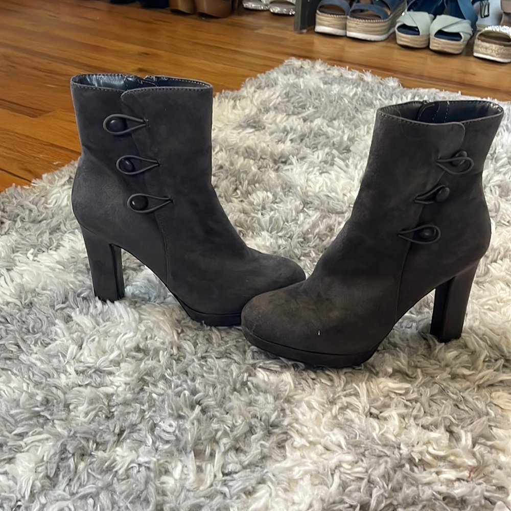 Like new grey booties
